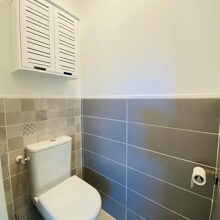 4 Pers Climatisé Parking Piscine Proche Des Plages Ménage Inclus - V0816