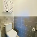 4 Pers Climatisé Parking Piscine Proche Des Plages Ménage Inclus - V0816